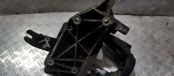 Opel Tigra A Engine mounting bracket