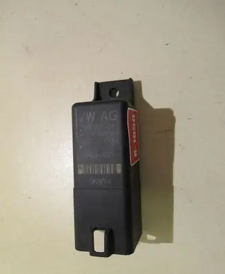 Volkswagen Polo V 6R Glow plug pre-heat relay 04B907281
