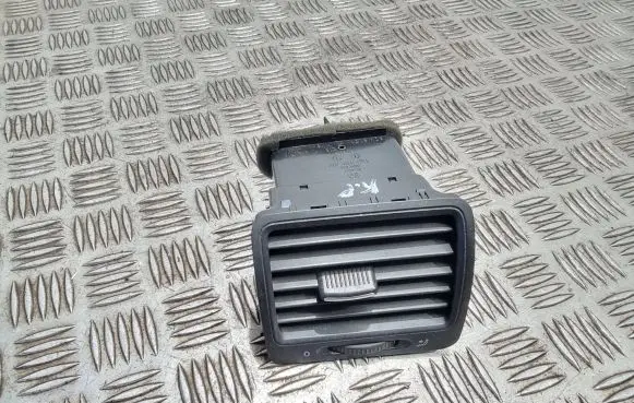 Volkswagen Golf V Dashboard side air vent grill/cover trim 1k0819709 1k0819703