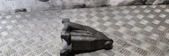 Mercedes-Benz E W213 Engine mount bracket A2742234600