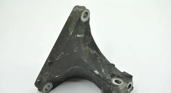 Subaru Outback Engine mounting bracket