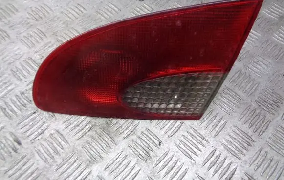Toyota Avensis T220 Rear/tail lights