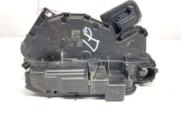 Skoda Octavia Mk3 (5E) Front door lock 5TB837015