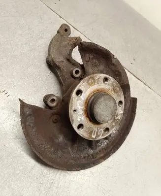 Rear wheel hub