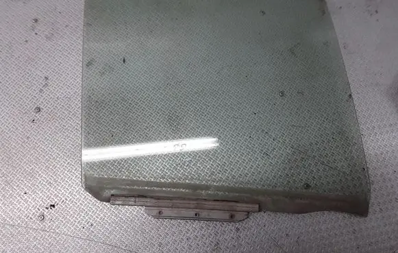 Toyota RAV 4 (XA20) Rear door window glass