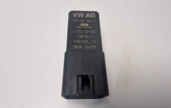 Glow plug pre-heat relay