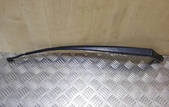 Toyota Auris 150 Front wiper blade arm 3151820