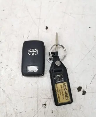 Toyota Avensis T270 Ignition key/card 