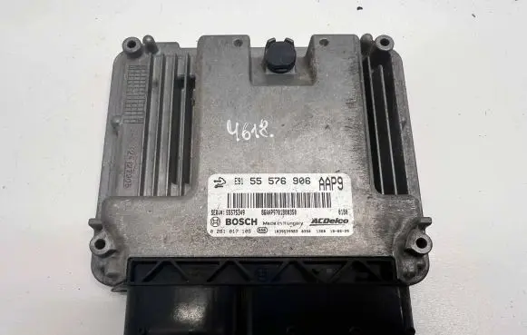 Opel Insignia A Engine control unit/module 55576906 55575349 1039S39983