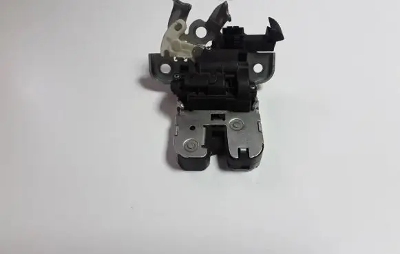Loading door lock