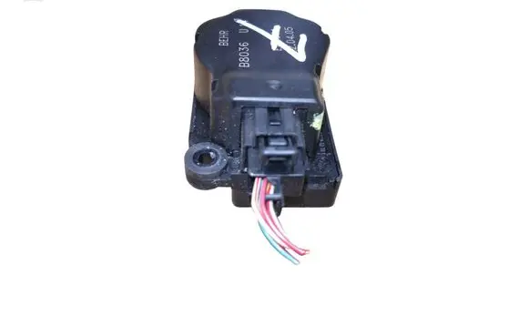 Citroen C4 I Air flap motor/actuator B8036 EAD511
