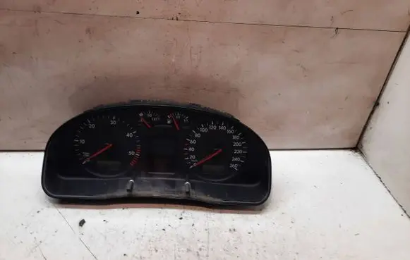Volkswagen PASSAT B5 Speedometer (instrument cluster) 3B0920822A 101299 0263623024