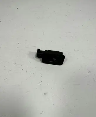 Ford Kuga II Tailgate/trunk/boot open switch 
