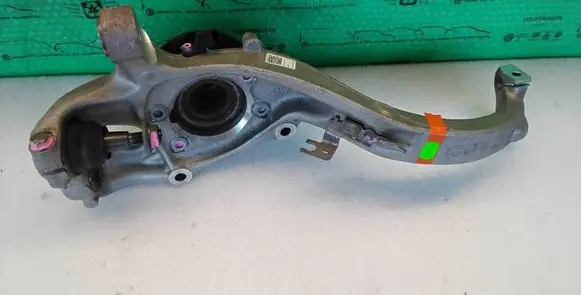 Audi A8 S8 D4 4H Front wheel hub spindle knuckle 4H0407258L 4H0407242L
