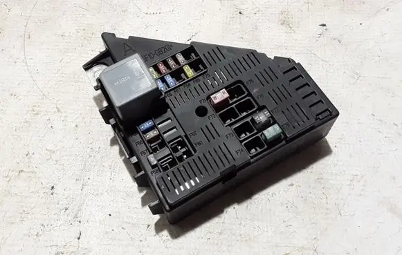 Volvo XC90 Fuse module 31473984
