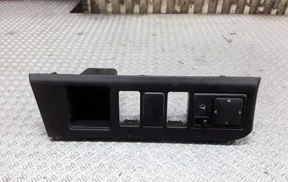 Nissan Note (E11) Wing mirror switch