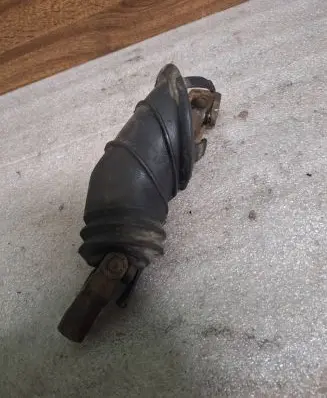 Volkswagen PASSAT B3 Steering column universal joint