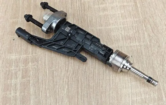 BMW 5 G30 G31 G38 Fuel injector 8656548