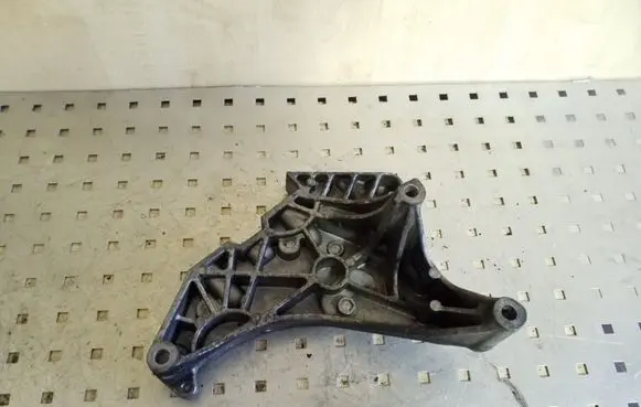 Volkswagen PASSAT B7 Engine mounting bracket 03L199207