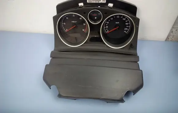 Opel Astra H Speedometer (instrument cluster) 13230576