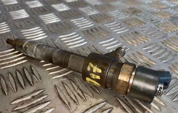 Opel Zafira B Fuel injector 0445110276