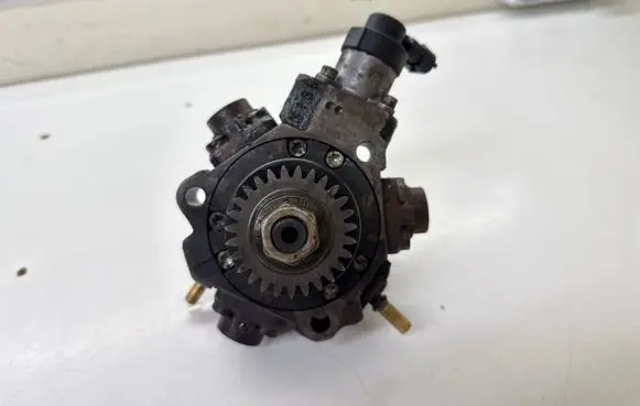 Fuel injection high pressure pump