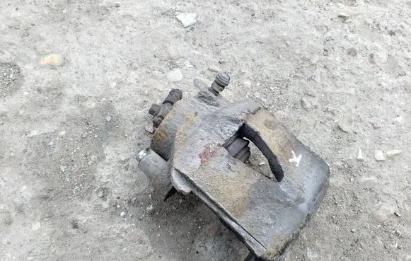 Volkswagen Golf V Front brake caliper