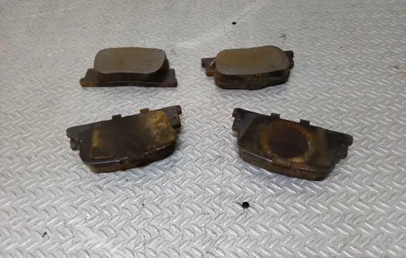 Toyota Prius (XW20) Brake pads (rear) 