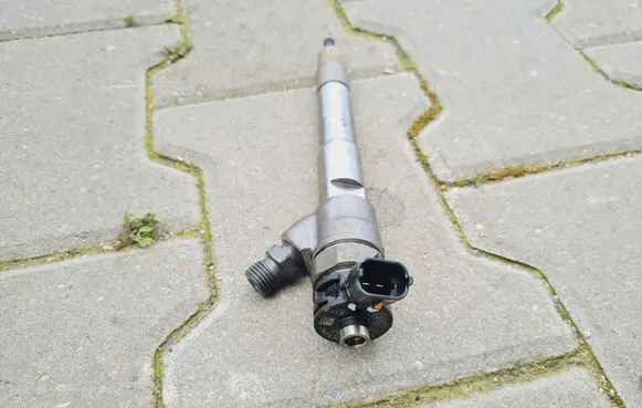 Fuel injector