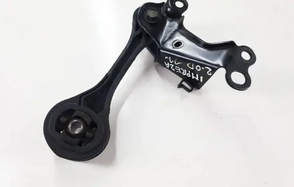 Engine mount vacuum valve