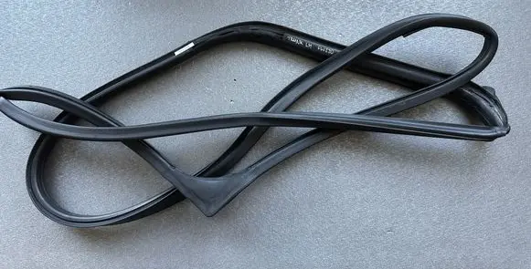 Nissan Patrol Y61 Rubber seal loading door 90831VB060