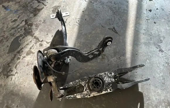 Rear wheel hub