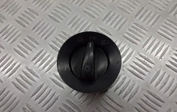 Volkswagen Golf IV Light switch 1C0941531
