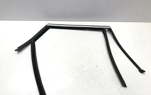 BMW 2 Active Tourer U06 Rubber seal front coupe door window 8496354