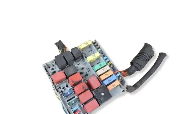 Ford Ka Fuse module 0901100947 51781452