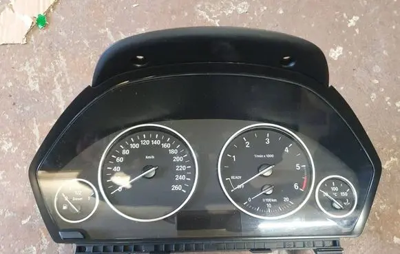 BMW 5 F10 F11 Speedometer (instrument cluster) 9232893