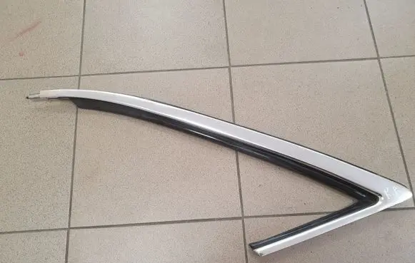 Rear side glass trim