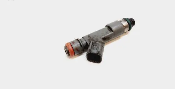 Volvo XC90 Fuel injector 8653608
