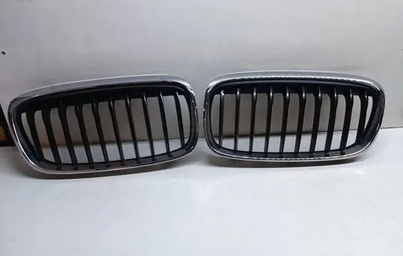 BMW 2 F46 Front bumper upper radiator grill 7379612 51137379624 616979