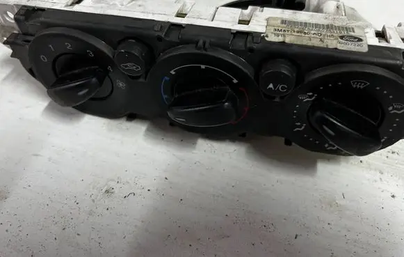 Ford Focus C-MAX Climate control unit 3M5T19980AD 9607320