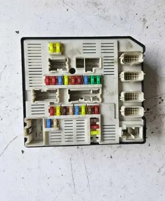 Renault Megane III Fuse module 284B60010R 519225619