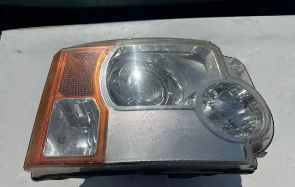 Land Rover Discovery 3 - LR3 Headlight/headlamp XBC500402 H242HRDM