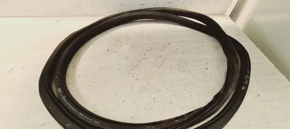 Opel Astra J Front door rubber seal 13259929 360574169