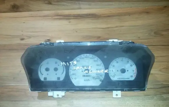 Mitsubishi Space Runner Speedometer (instrument cluster) mb898241 776-570