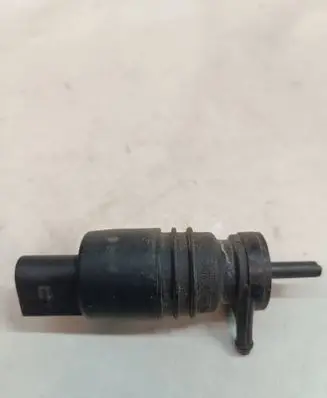 BMW 5 E39 Windshield washer spray nozzle 8362154