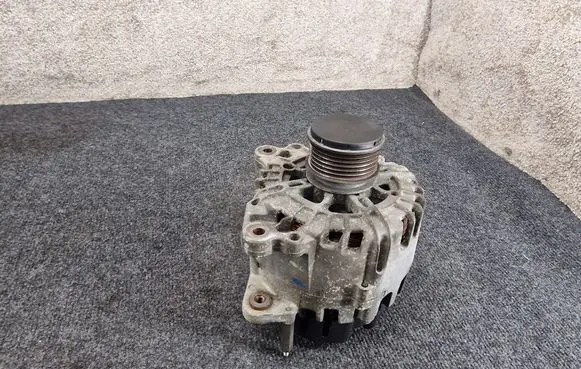 Volkswagen PASSAT B7 Generator/alternator 03L903023B