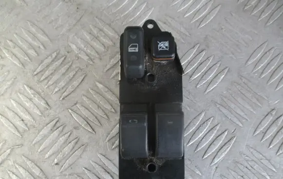 Toyota Corolla E120 E130 Electric window control switch 8482002110