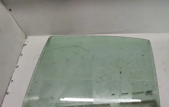 Opel Astra G Rear door window glass