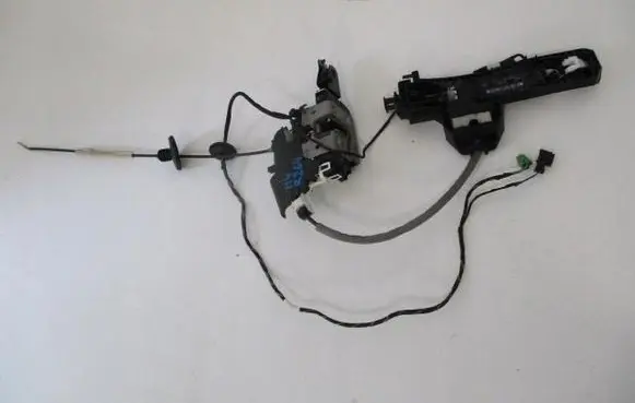 Mercedes-Benz E C207 W207 Front door lock A2077604540