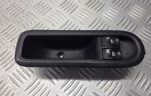 Nissan Almera Tino Electric window control switch 8200356513